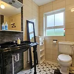 Prázdninový dům Wild Atlantic Way - Retreat - Sleeps 12 *