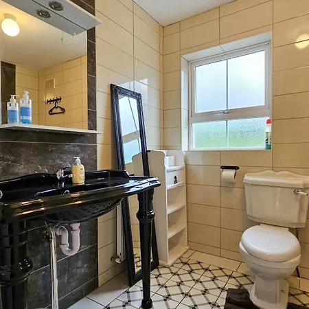 Дом отдыха Wild Atlantic Way - Retreat - Sleeps 12 *