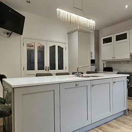 Wild Atlantic Way - Retreat - Sleeps 12 * Баллишаннон